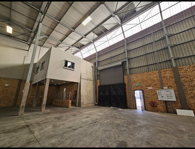 1,268M² WAREHOUSE TO LET IN LINBRO PARK